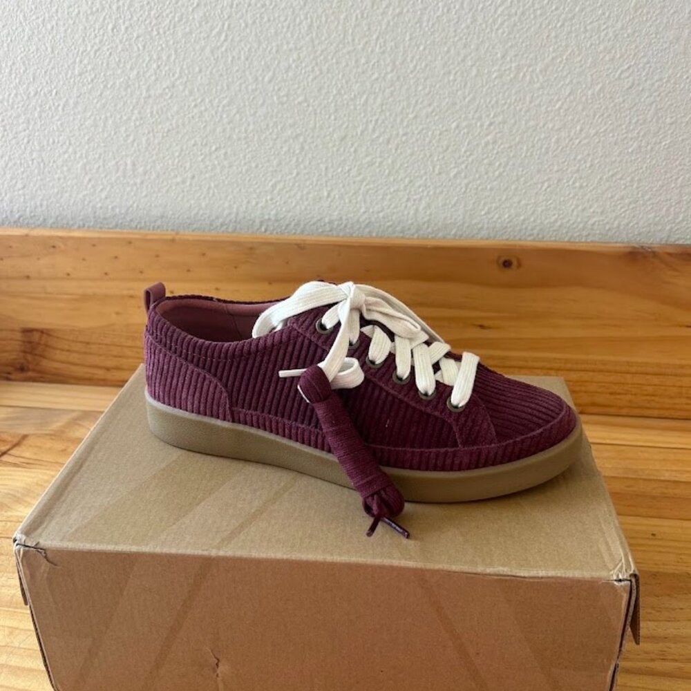 ✨ NIB Vionic Winny Cherry Jubilee Sneakers ✨ Size 7.5 - Picture 5 of 6